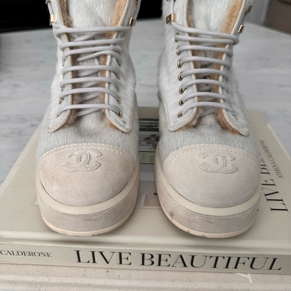 Chanel Pony Hair Ankle Boot Shearling Lace Up 38 1/2 Virginie Viard 2022 F/W - Picture 4 of 13